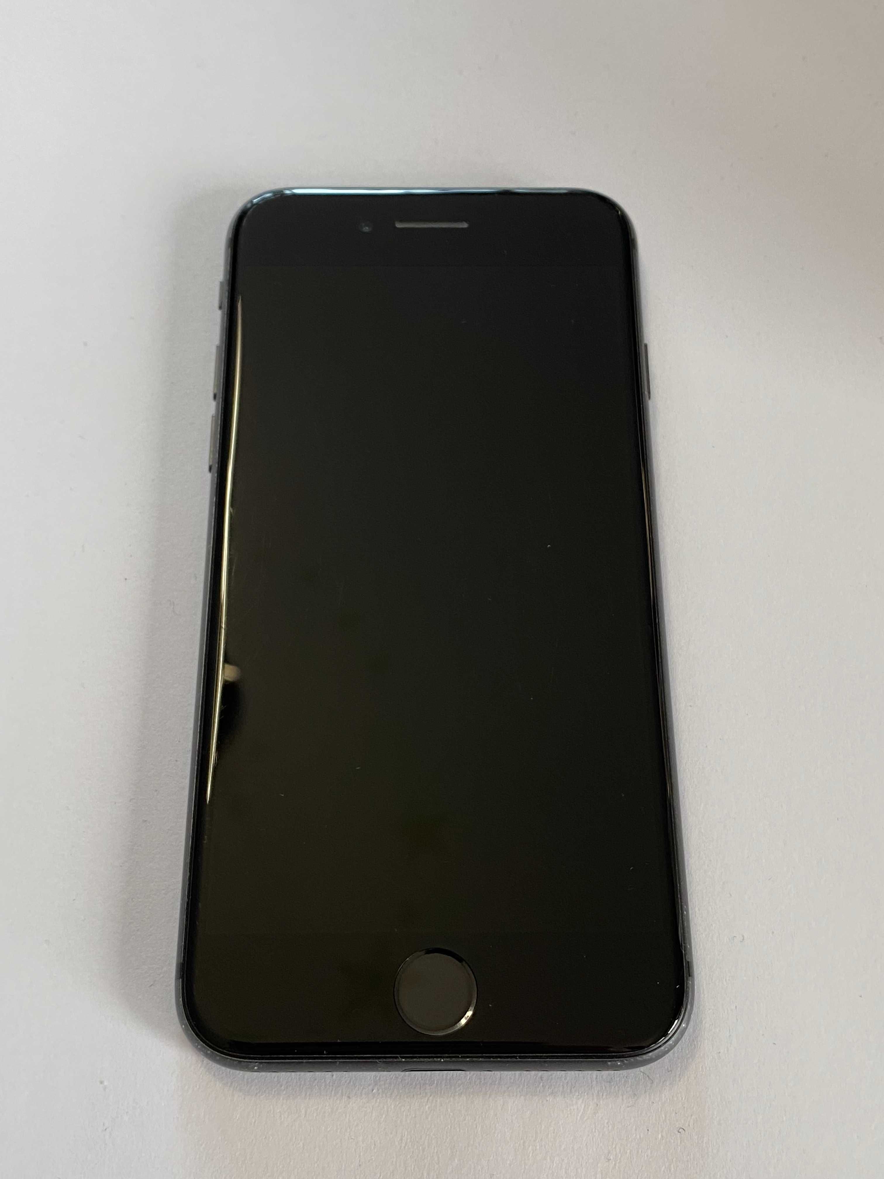 iPhone 8 Czarny 64GB + Etui