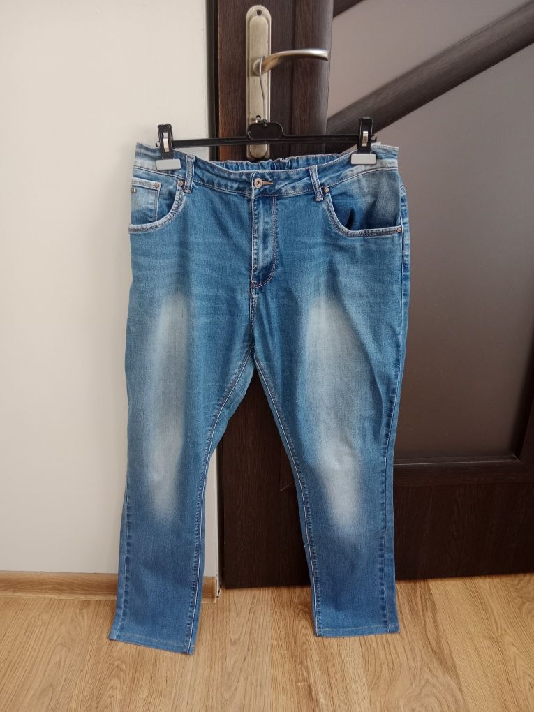 Jeansowe spodnie damskie na gumce w pasie xxxl