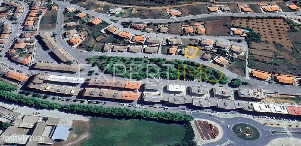 Terreno para Construção de Moradia Geminada - Localização em Zona...