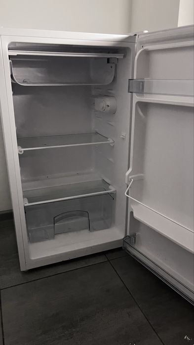 Холодильник з морозилкою