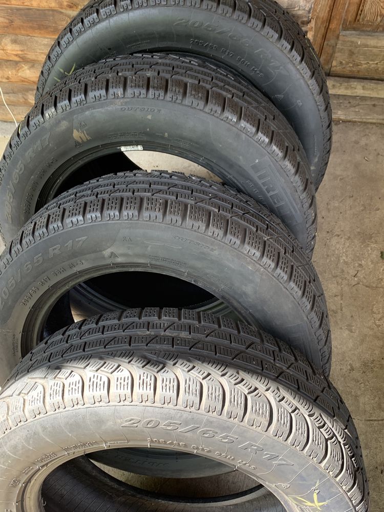 Pirelli sottozero 205/65 r17  комплект