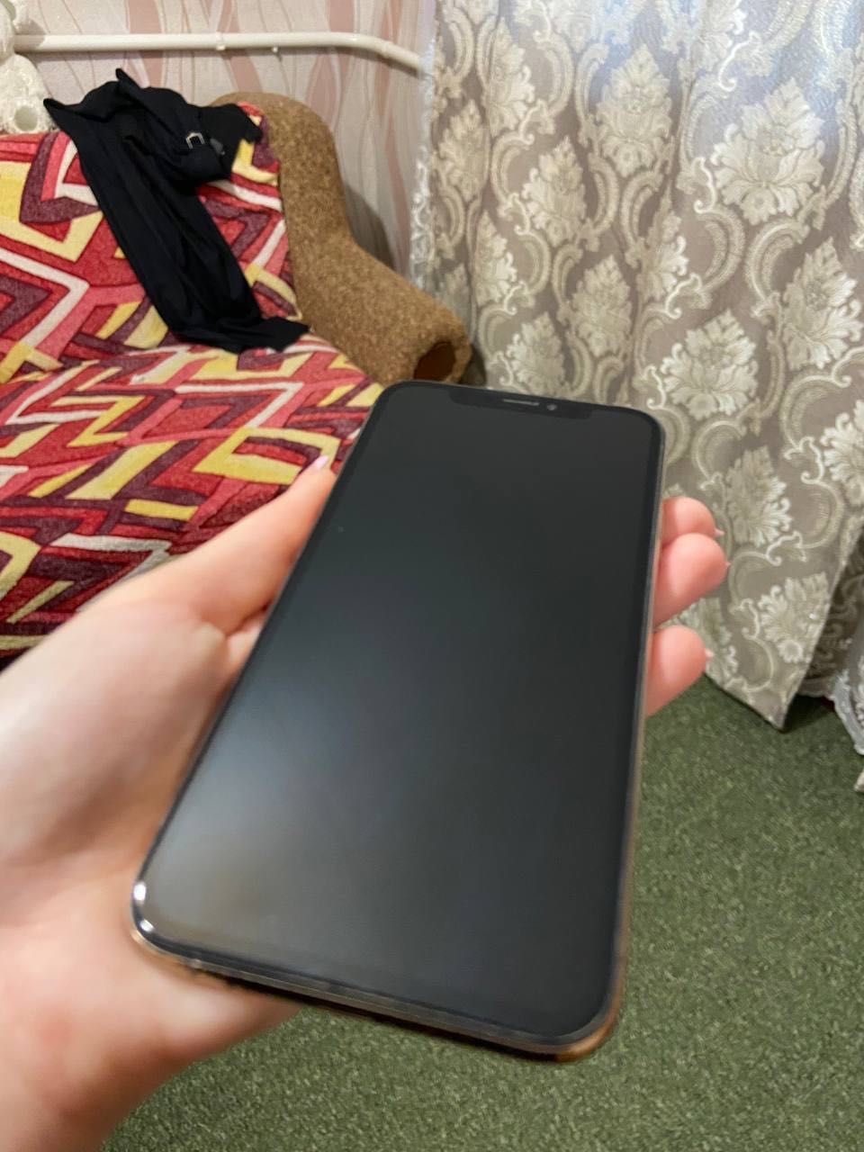 Продам айфон X у золотому кольорі