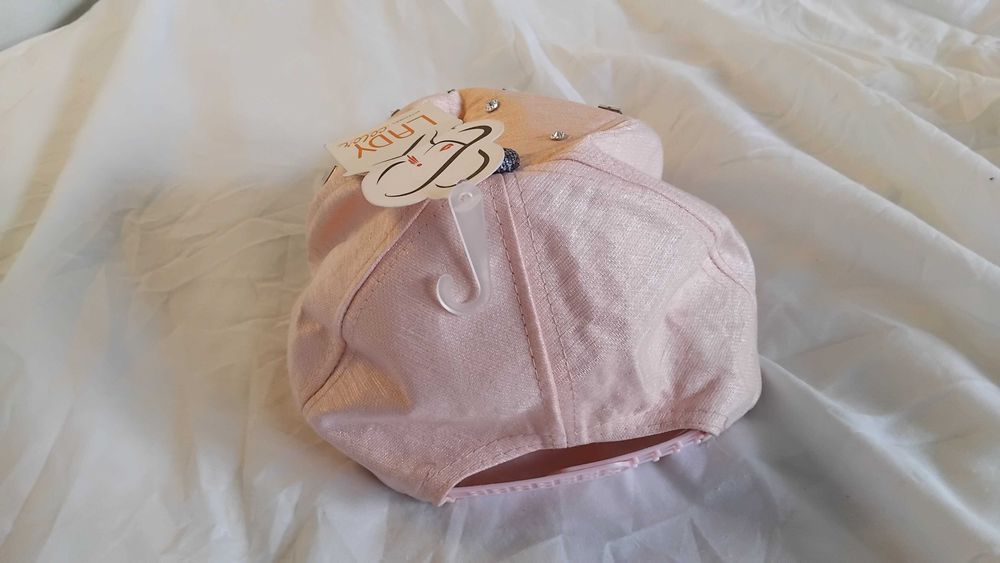 Czapka z daszkiem z cekinami, błyszcząca., dla dziewcząt.