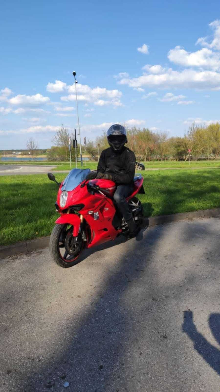 HYOSUNG GT125R nie suzuki, aprilia rsv