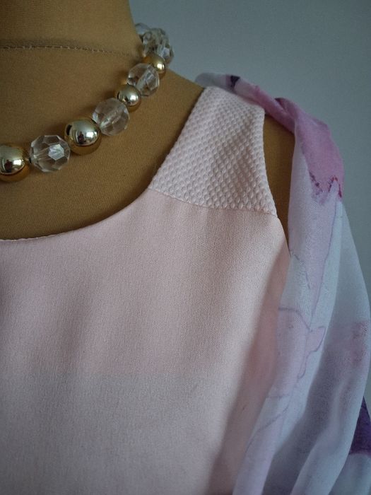 Sukienka elegancka róż w łosoś z dopasowanym cieniutkim szalem r 40/42