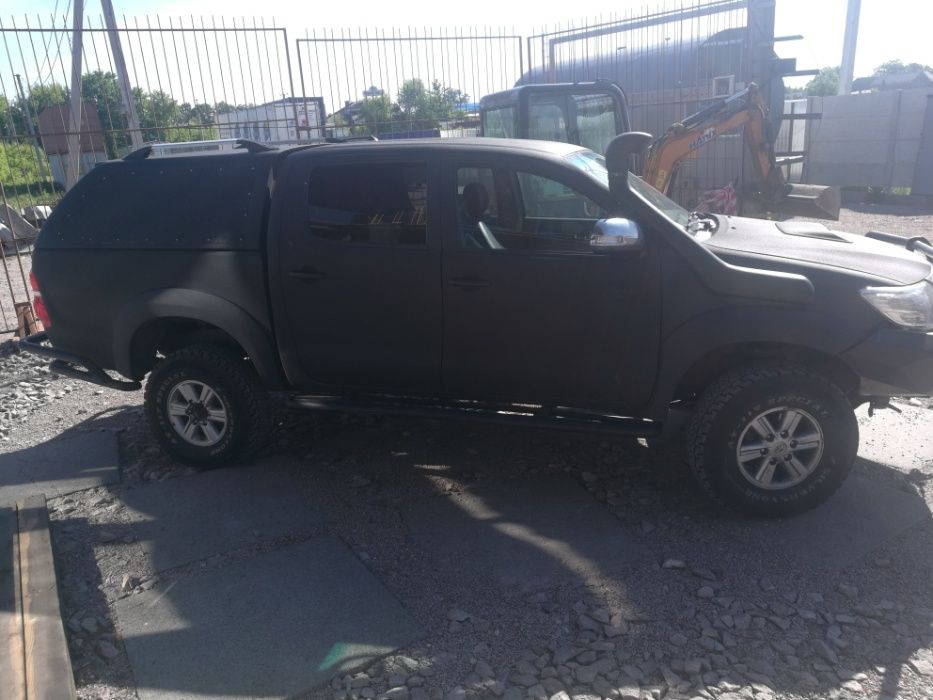 TOYOTA Hilux Тойота Хайлюкс 2012гв, 2.5, Жёсткость стальная бампера