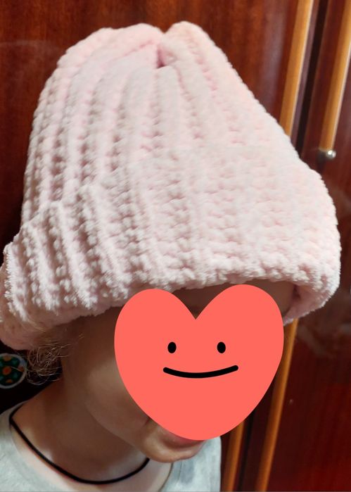 Дитяча в'язана шапка