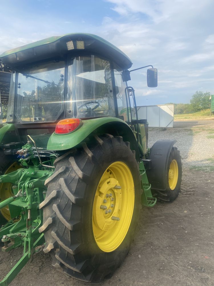 Продам трактор John deere 6110b