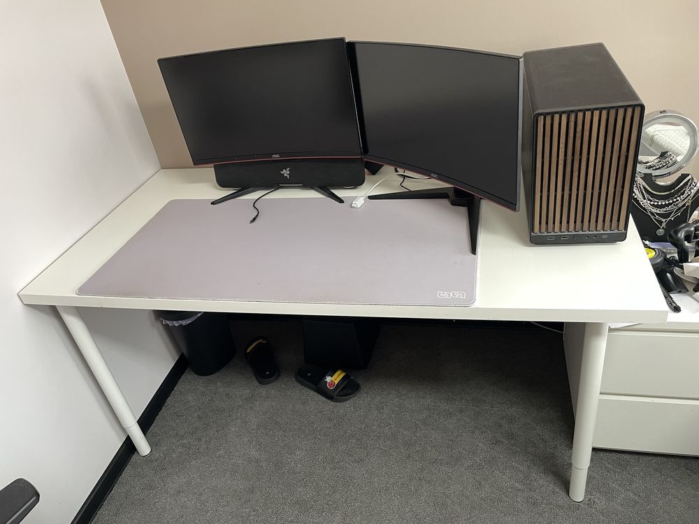 Biurko Ikea regulowane nogi