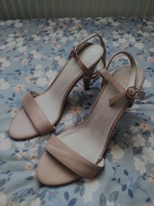 Босоніжки жіночі