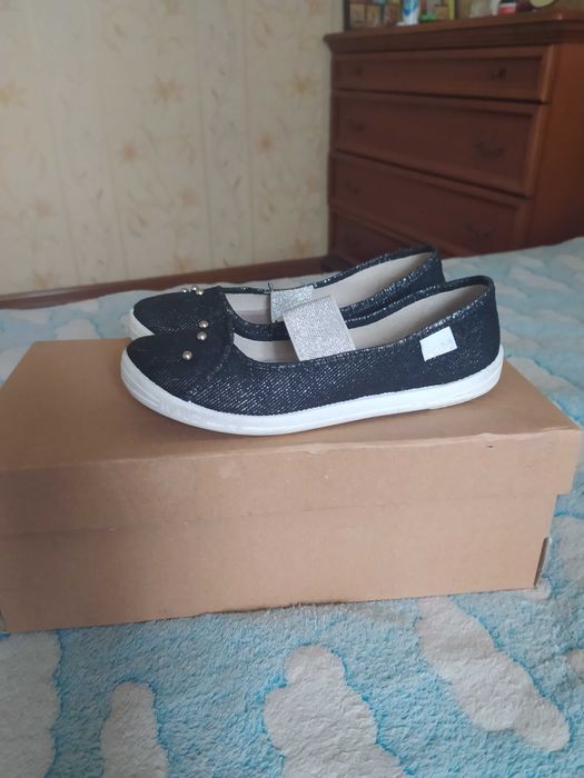 Продам макасини для дівчинки