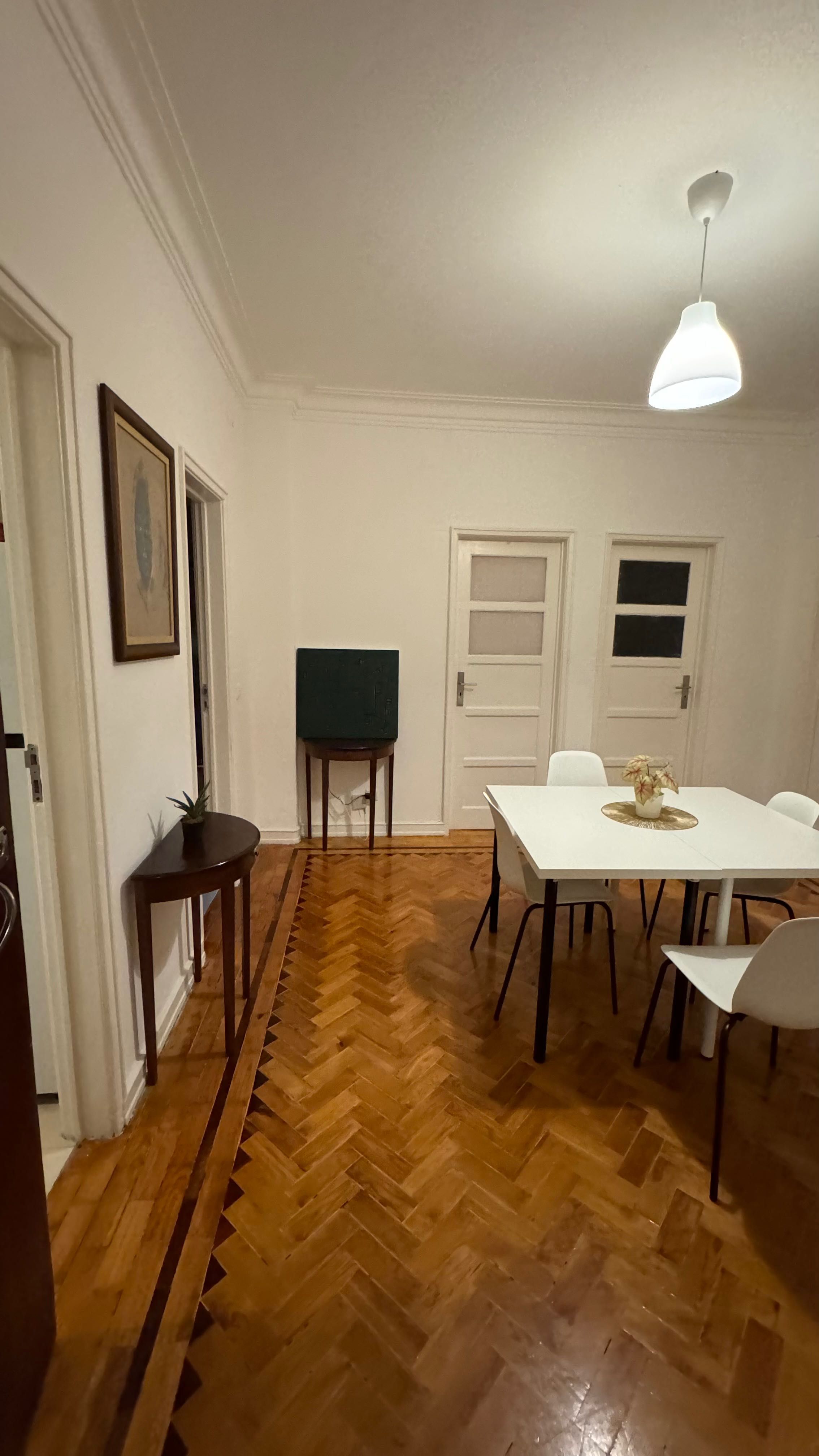 Quarta com Varanda em campo de Ourique entrada imediata