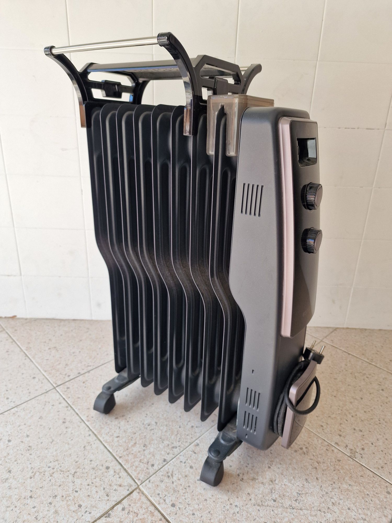 Aquecedor Óleo 2000W com secador toalhas