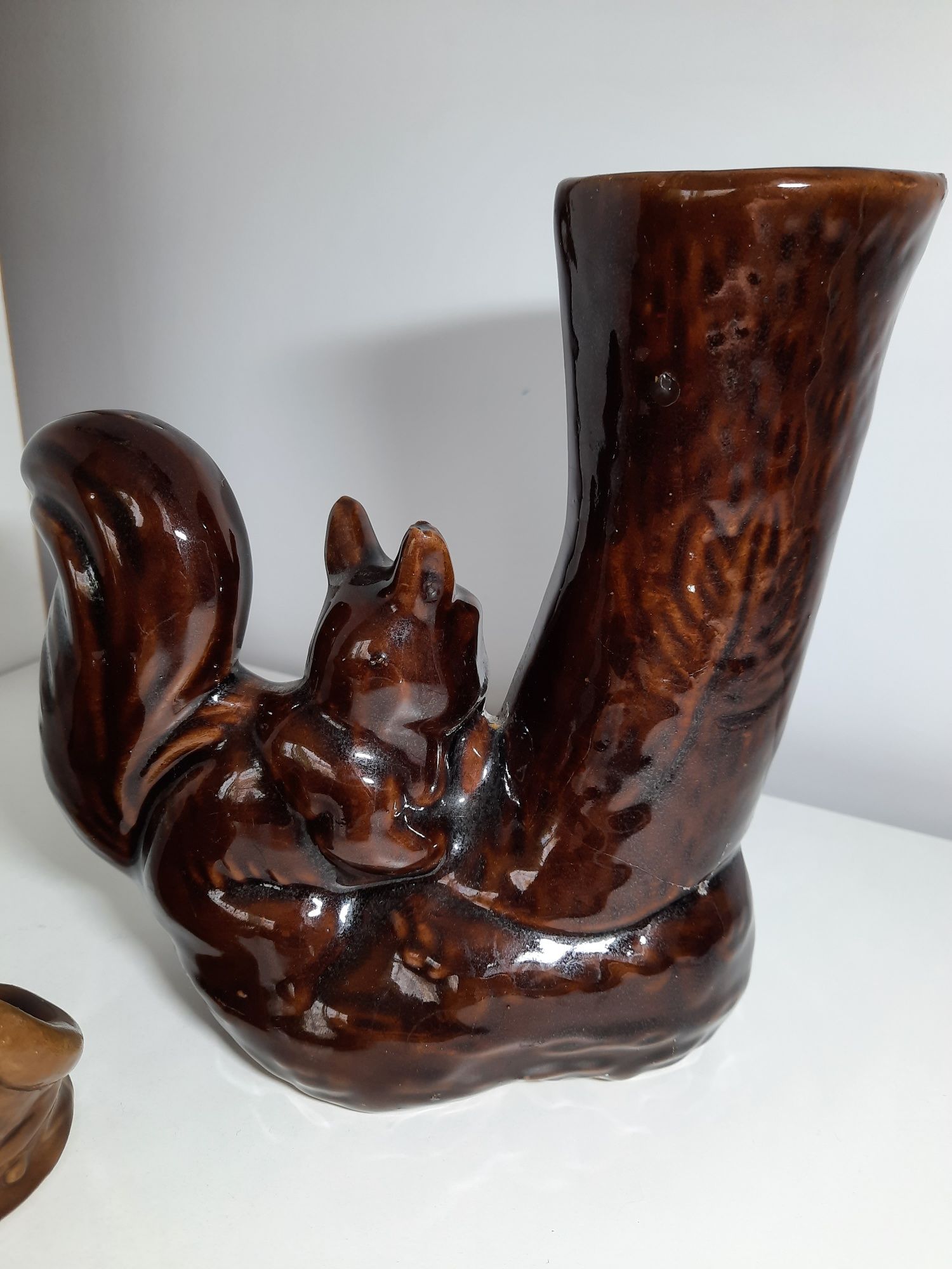 Wazon ceramiczny wiewiórka i ceramiczna figurka kotków