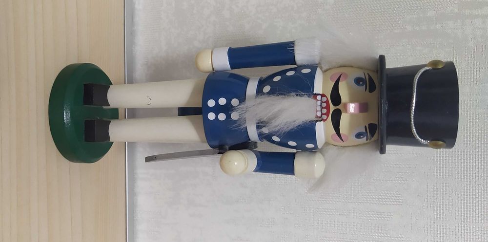 Щелкунчик (Лускунчик) деревянный из Європи