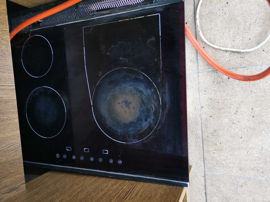 płyta gazowa ( z możliwością podpięcia do butli gazowej )