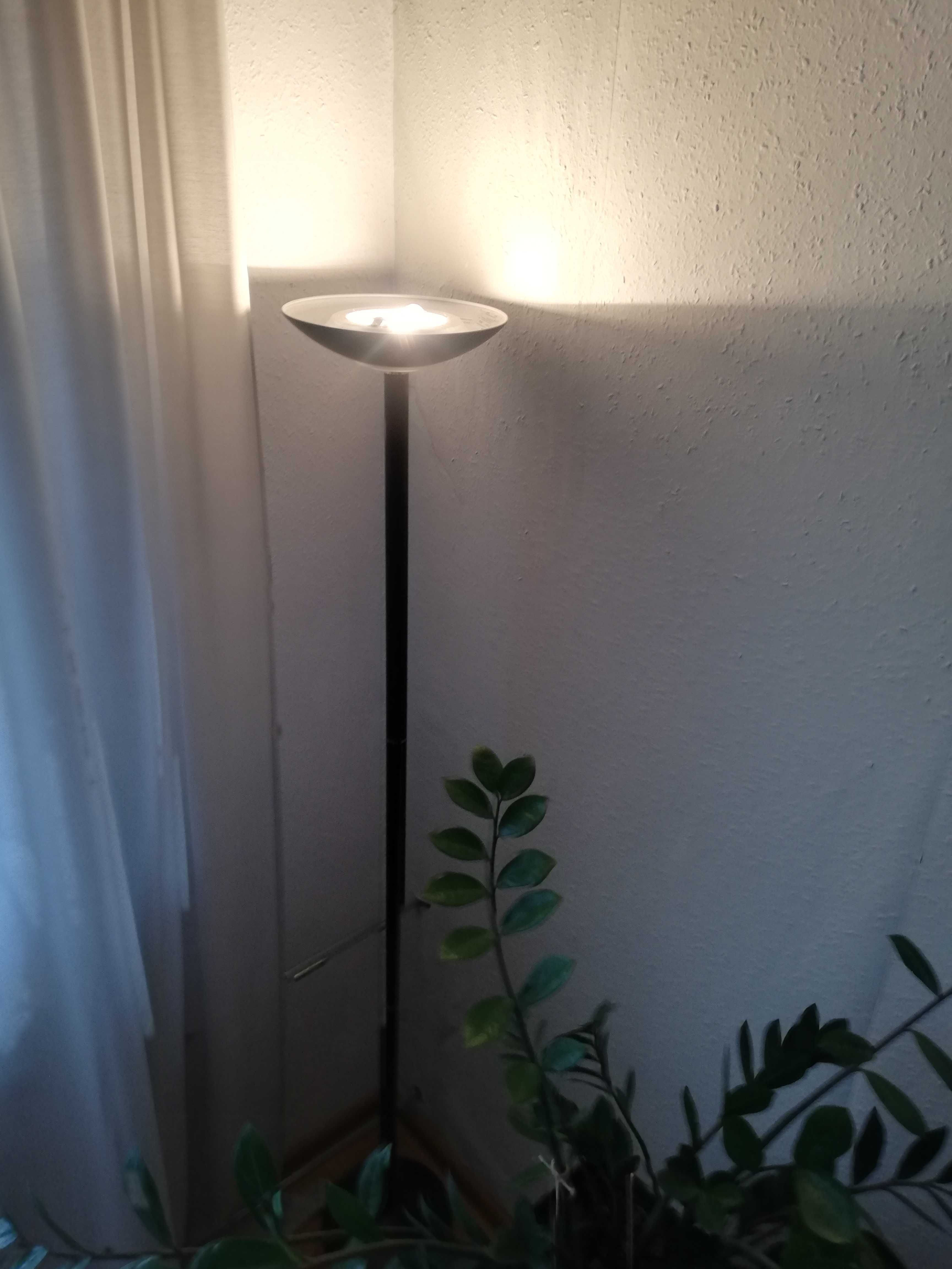 Piękna lampa stojaca