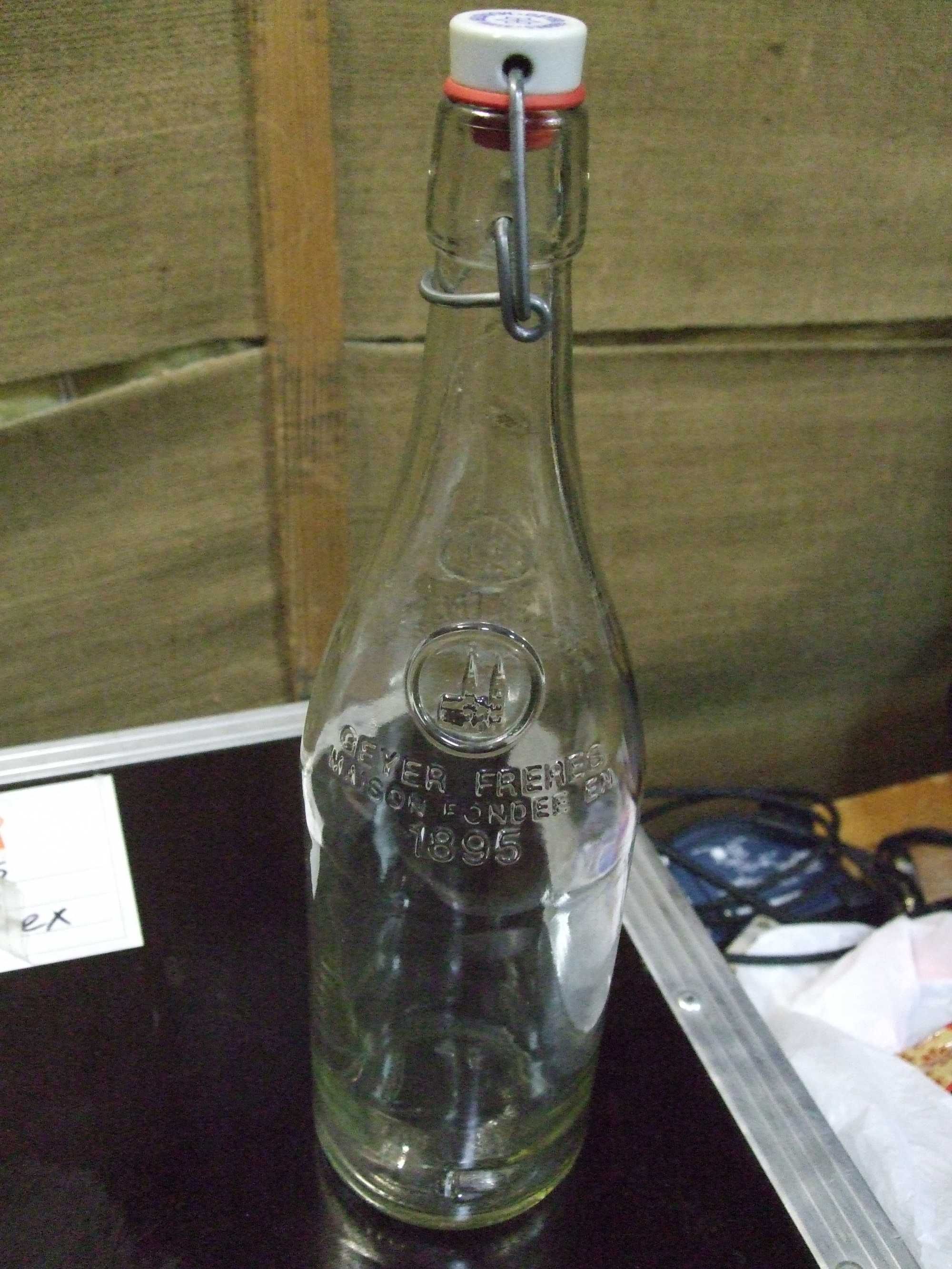 Продам скляну бутилку Geyer freres maison fondee en 1895