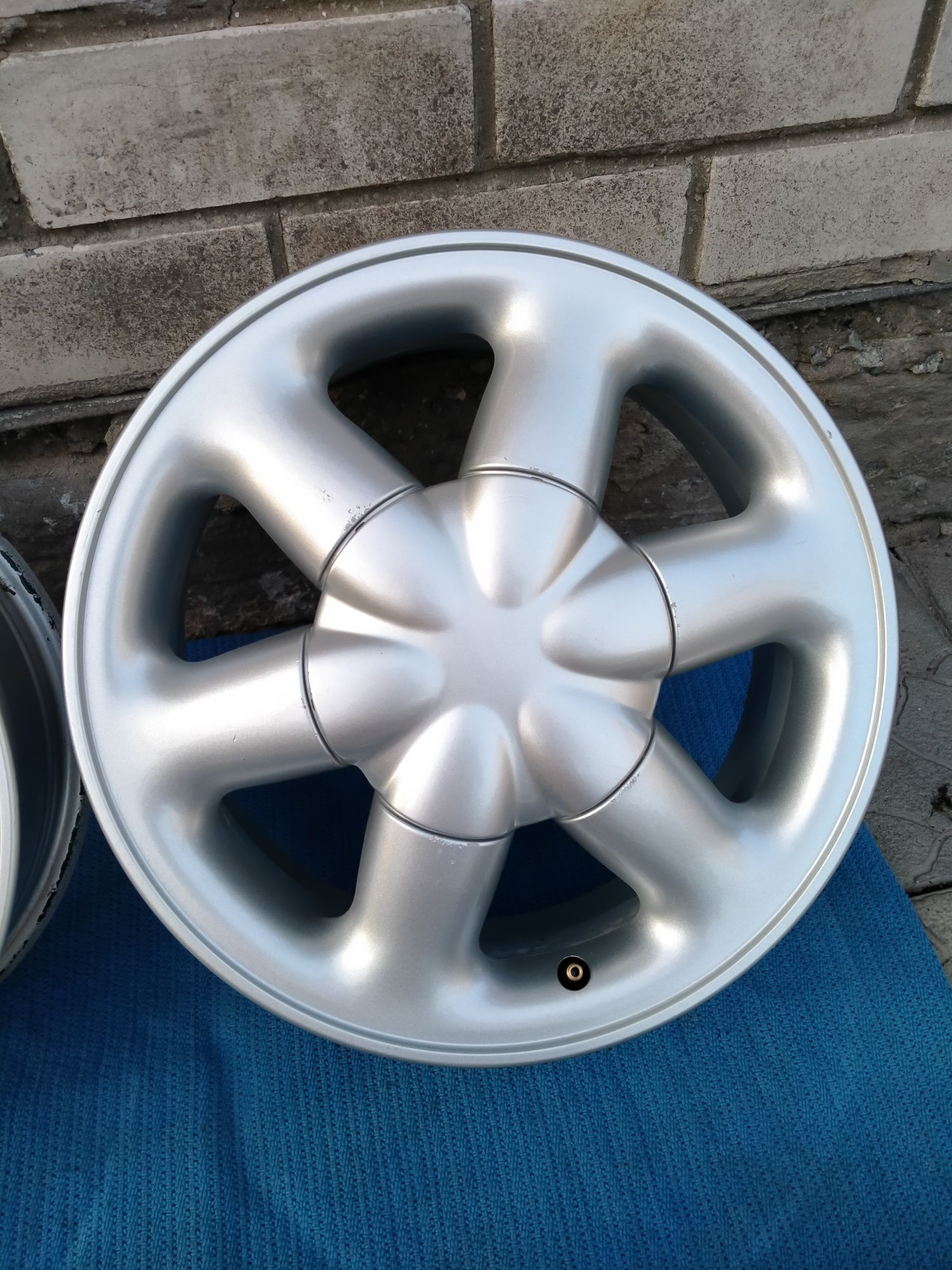 Диски R15 4*100 Renault Aveo Lanos Nissan kia Hyundai Vw Opel Toyota