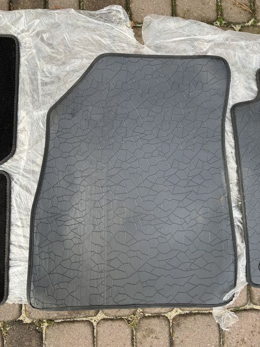 Dywaniki welurowe oryginalne Nissan Micra K14 Bose