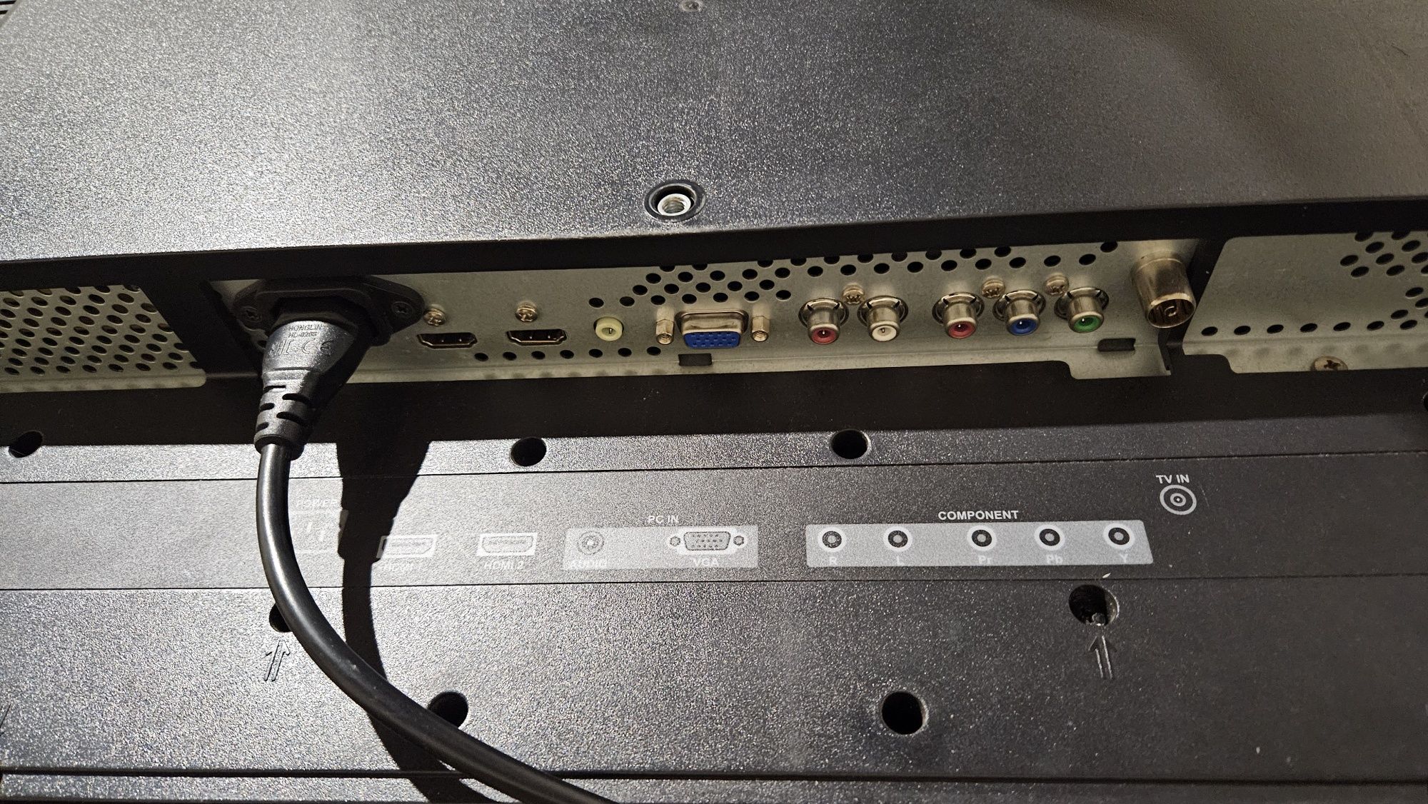 Телевизор LCD 32" полностью рабочий