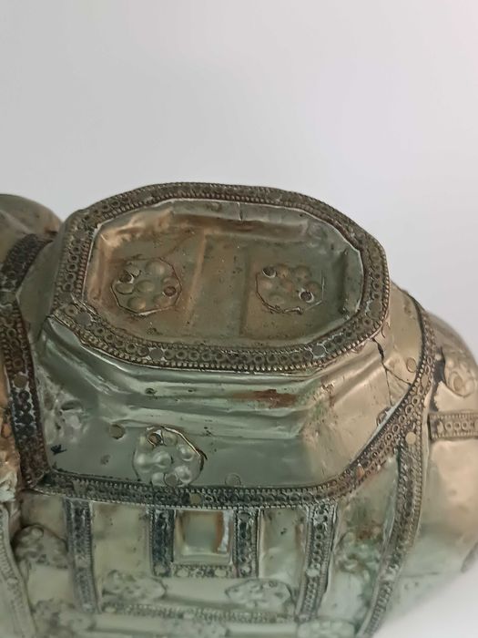 Bonita estatueta de elefante plaqueado a metal