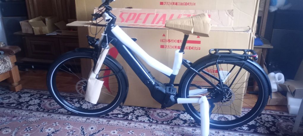 Rower Specialized Turbo Vado 4.0 Step Through - Czarny