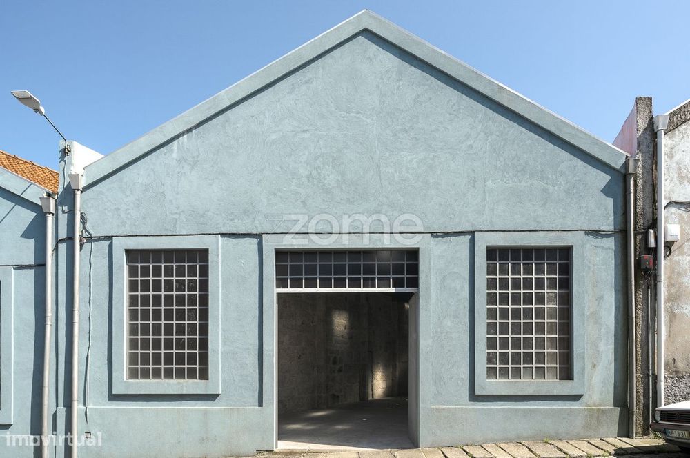 Armazém (9) De Arq. Rústica Com Logradouro Em Campanhã, Porto