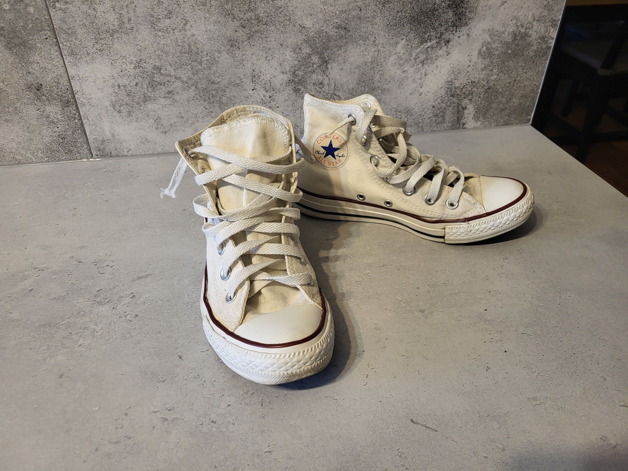 Converse r. 36,5