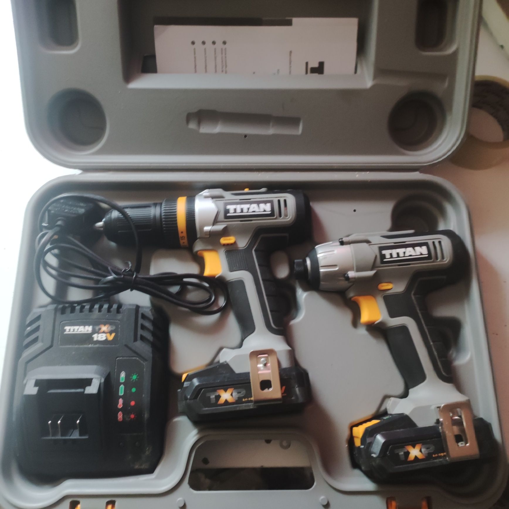 Tita  TTI884COM TTI885IPD Wktetarka zakretarka AKU TXP 18 V, 2 X 2,0 A