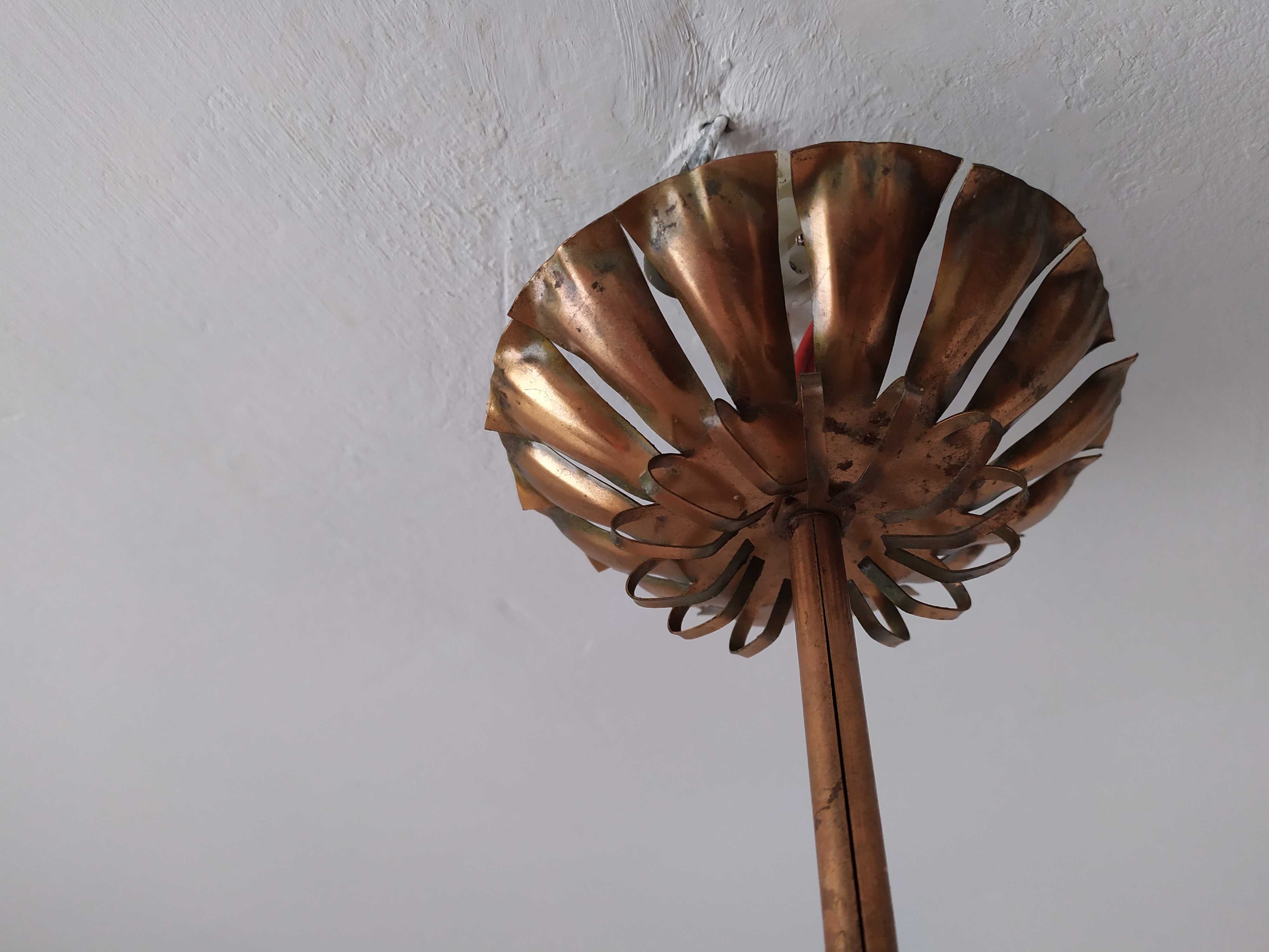 Interesująca lampa z czasów PRL-u fantastyczna pamiątka, szklany klosz