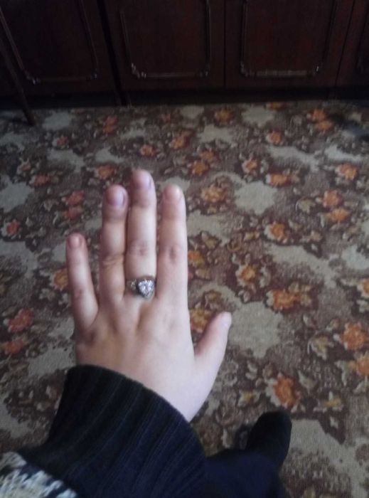 Продам серебряное кольцо