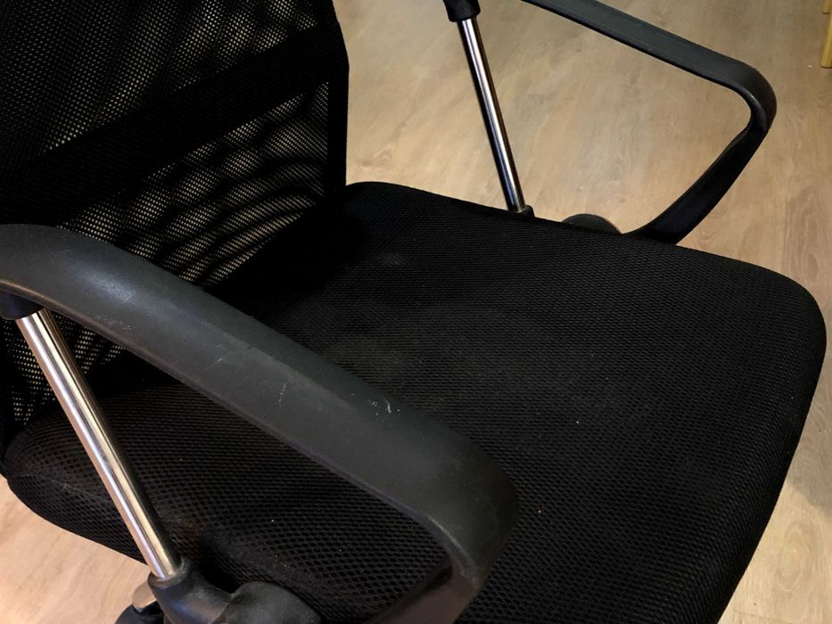 Cadeira de Escritório Executiva Preto com Design Moderno (Lisboa)