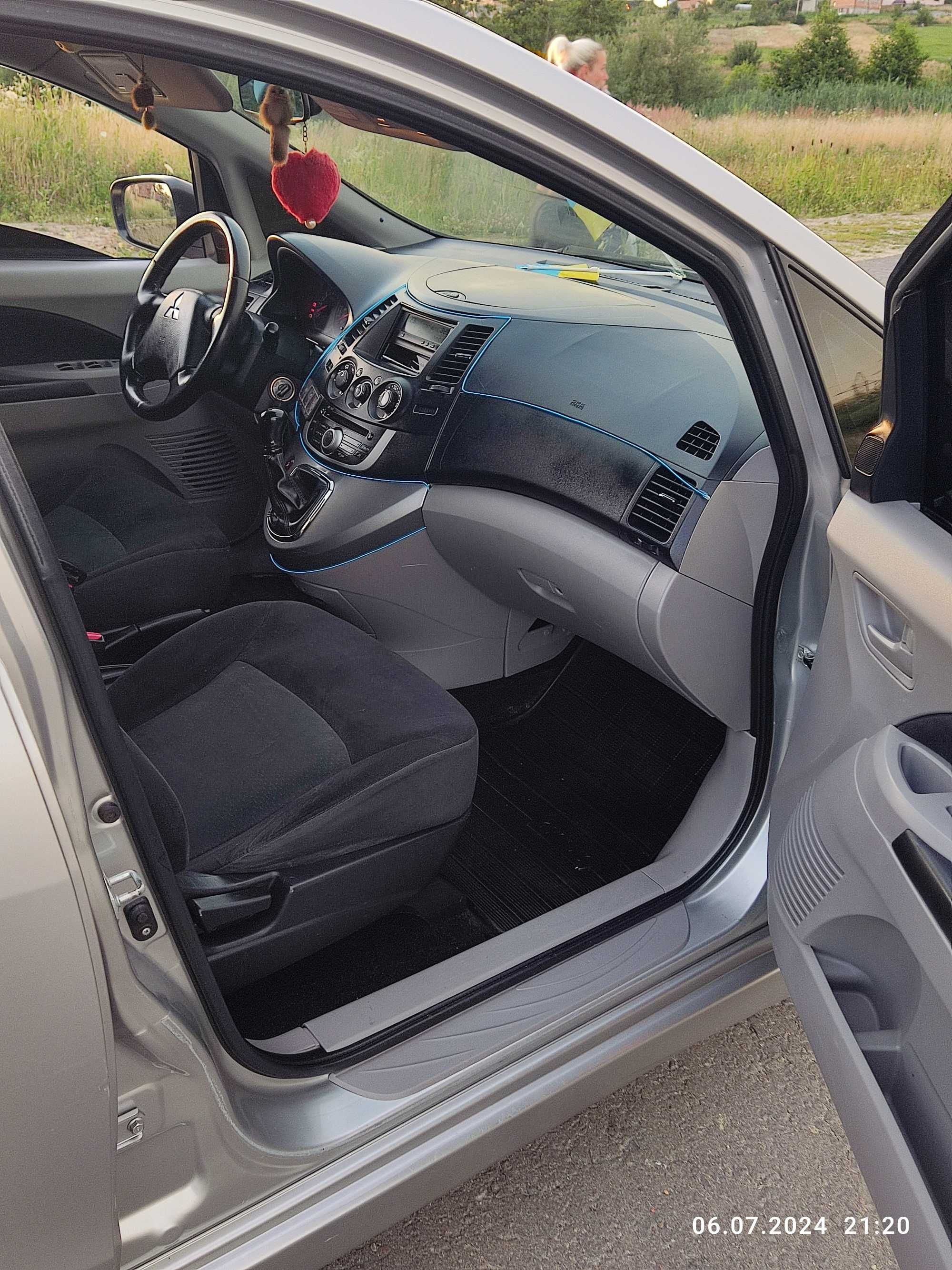 Mitsubishi grandis 2009
