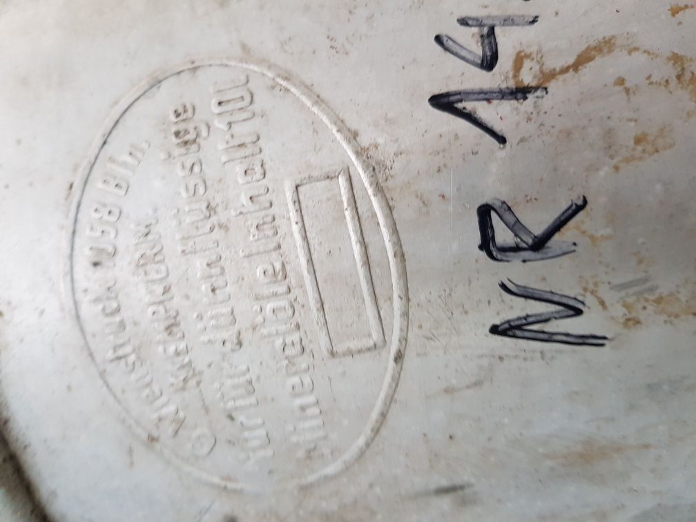 DDR.Pojemnik do robienia mieszanki paliwa do motocykli