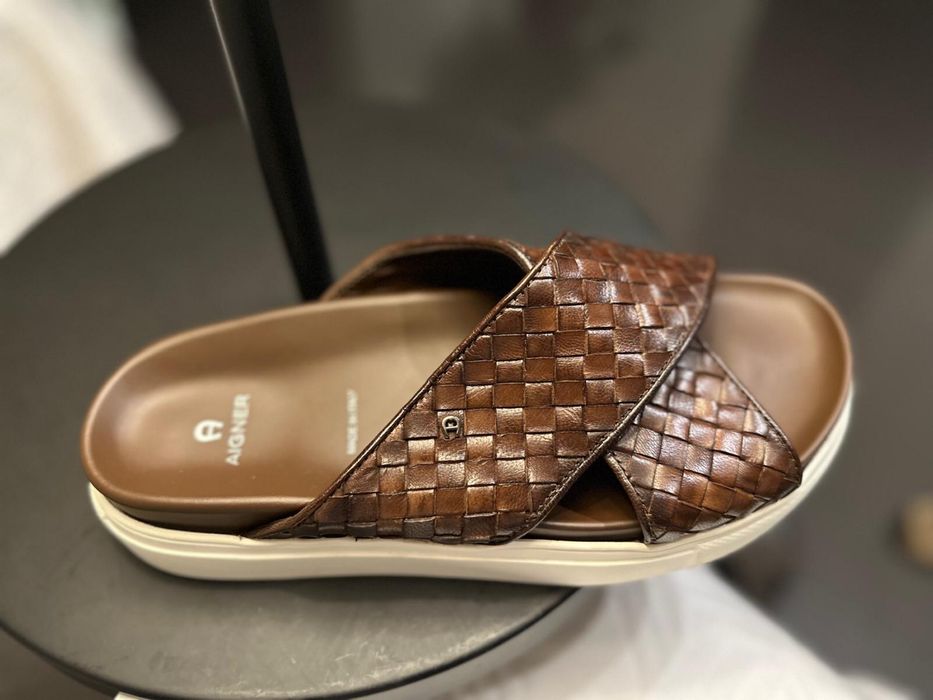 Продам мужские кожаные шлепанцы Aigner, размер 42