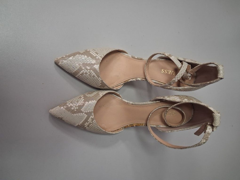 Buty marki Guess
