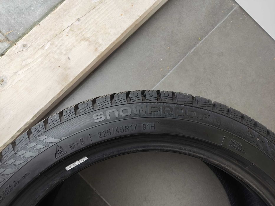 Opony zimowe Nokian Tyres Snowproof 1 225/45 R17 91 H 4 sztuki 2024r.