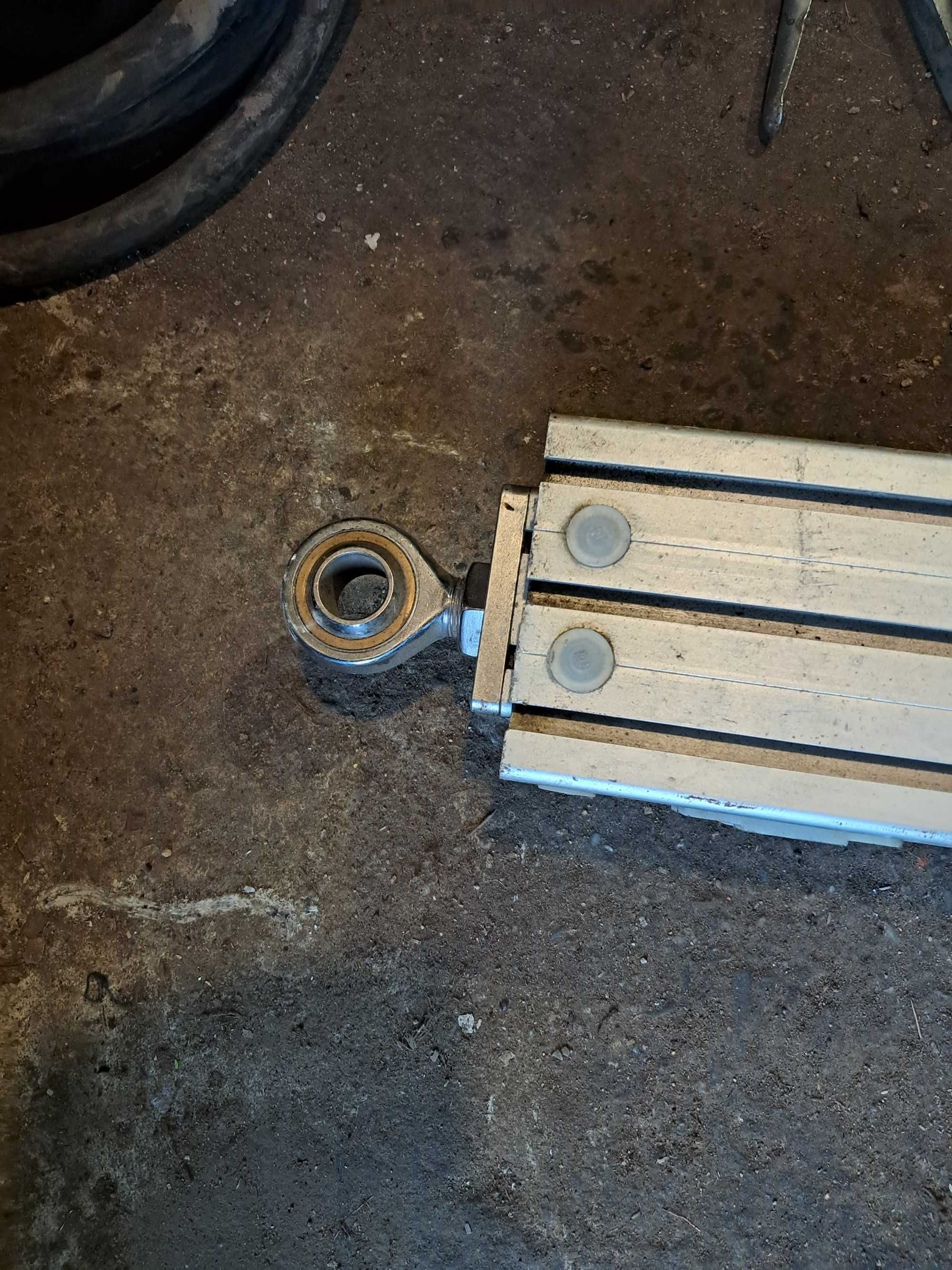 Siłownik elektryczny duży fotowoltaika