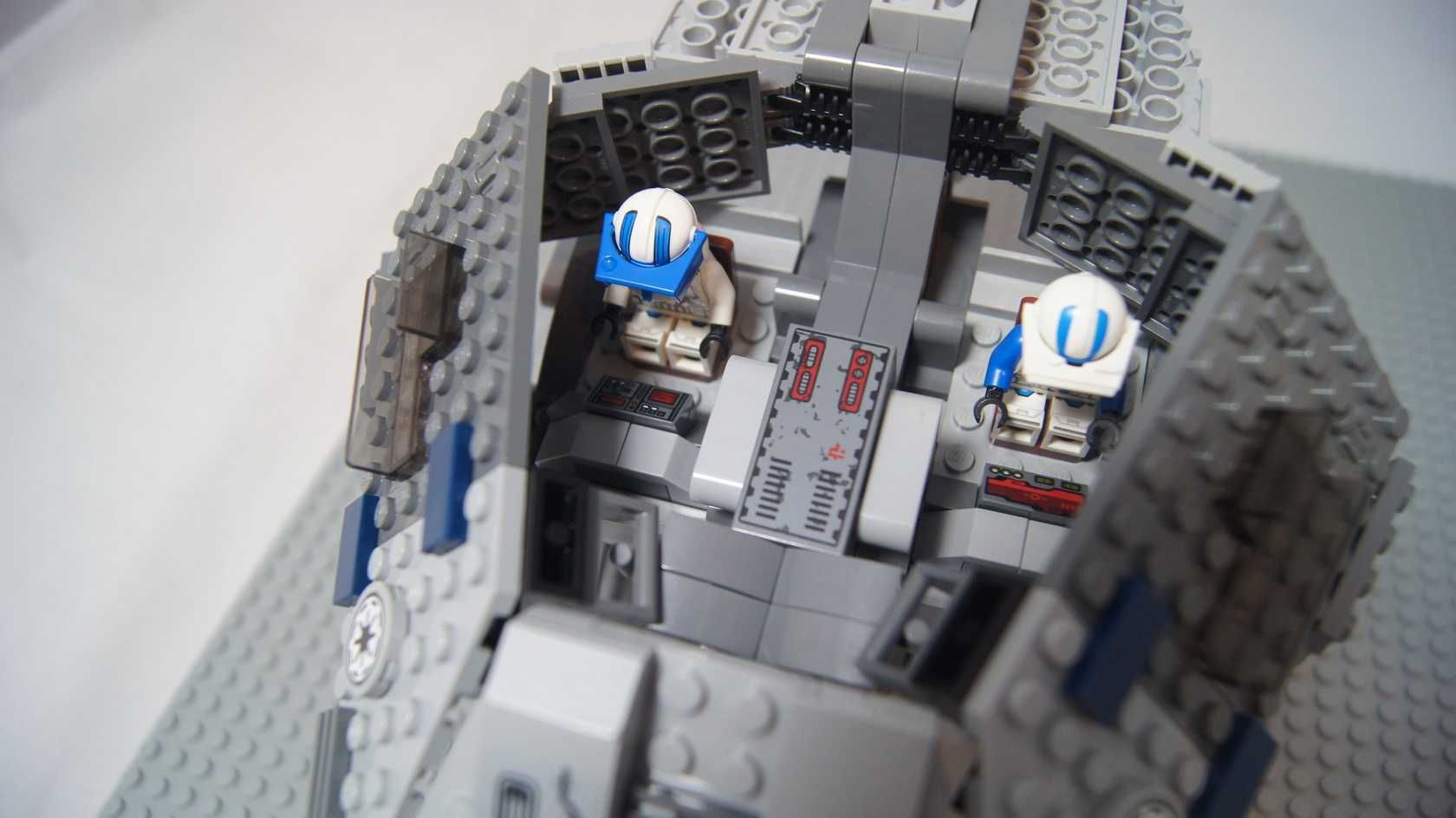 Lego Star Wars AT-AP Walker 501 legion custom 7671 figurki kg