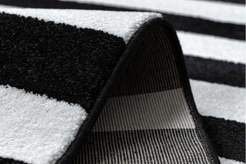 Dywan w paski czarno-biały, nowoczesny