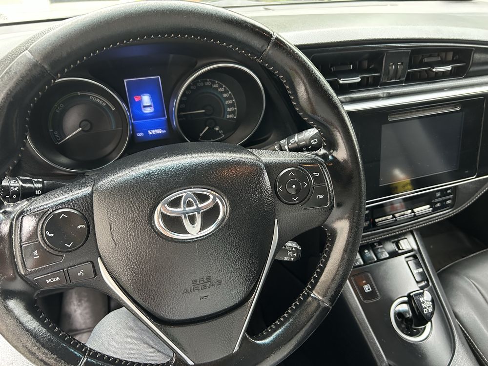 Toyota Auris 1.8 hybrid kombi