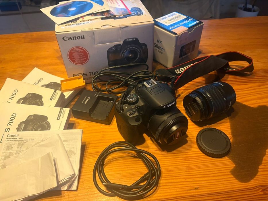 Фотоапарат CANON EOS 700D + об'єктив EF 50 mm f/1.8 STM