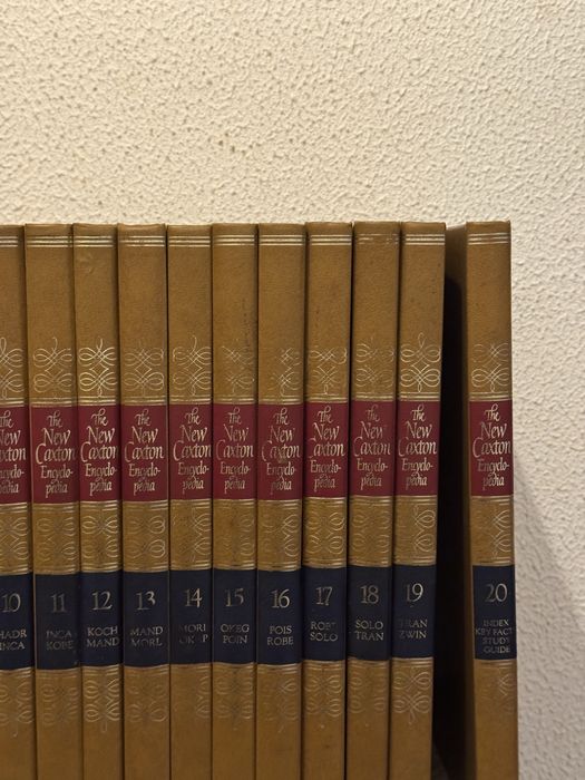 Livros - The New Caxton Encyclopedia