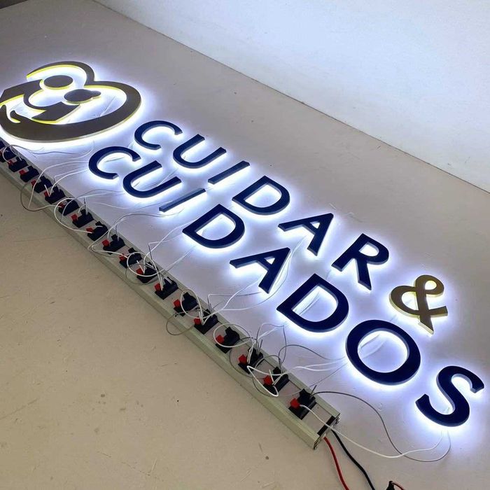 Reclamos Luminosos Acrílicos LED, Personalizados, Logos 3D, Corte CNC