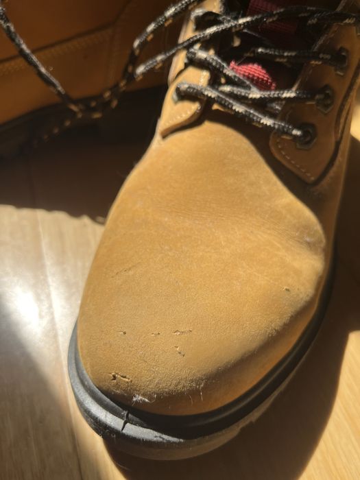 Botas levis castanhas