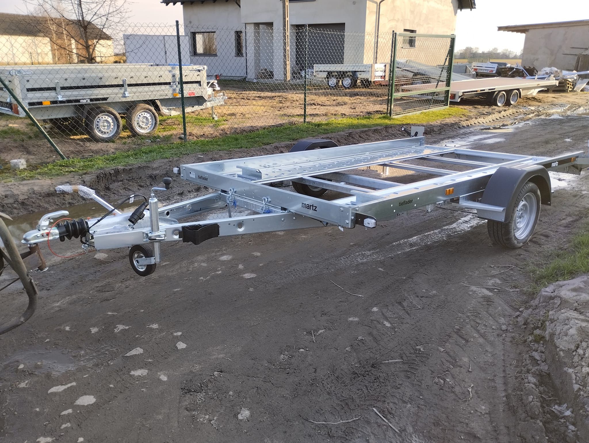 Przyczepa Laweta 353x184 TIEFLADER 350 1,3T UCHYLNA GRAWITACYJNIE