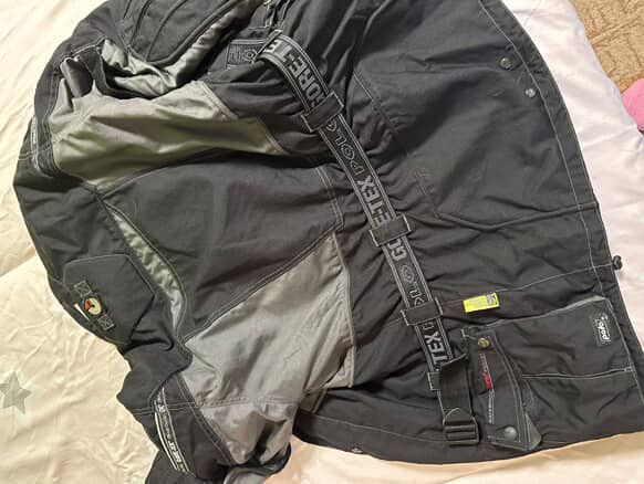 Продам мото куртку