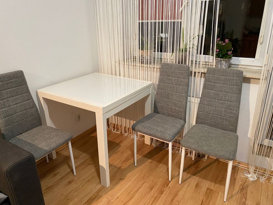 Stół z krzesłami 4 szt