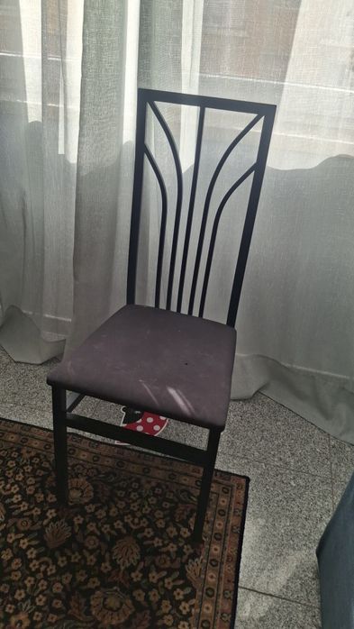 Vendo 04 cadeiras de mesa de sala